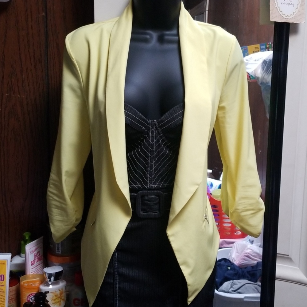 🆕️ Light Yellow Blazer ⬇️(Price Down)